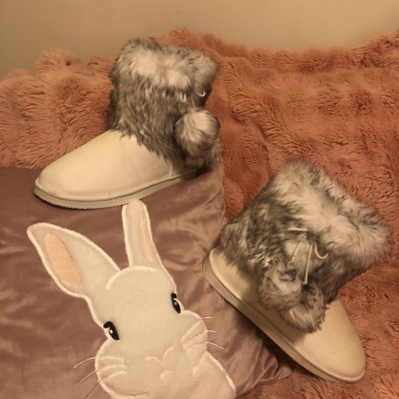 Like New Just Fab Ugg inspired faux fur snow boots - Picture 2 of 6